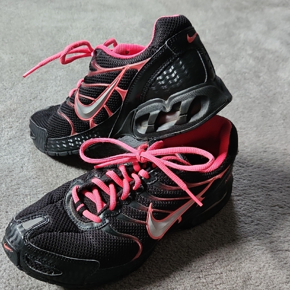 Nike Women's Black and Pink Sneakers